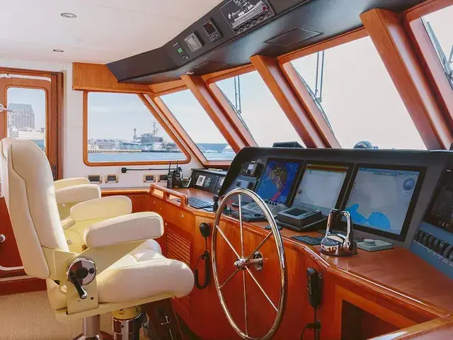 Outer Reef 880 Cockpit Motoryacht