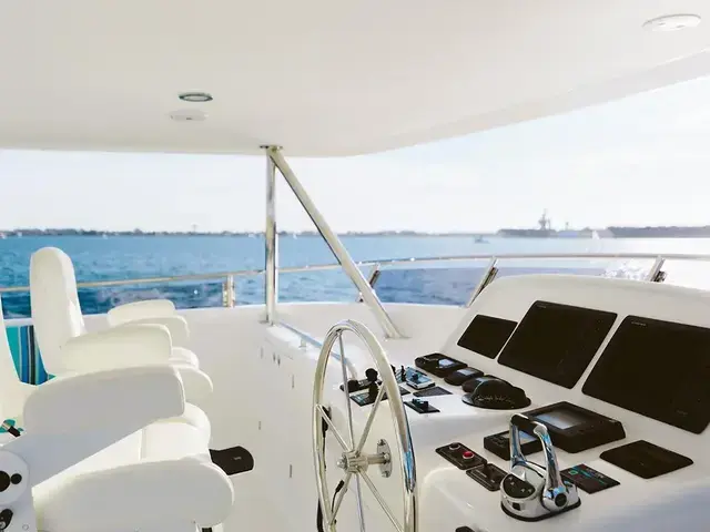 Outer Reef 880 Cockpit Motoryacht