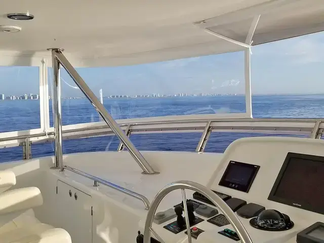 Outer Reef 880 Cockpit Motoryacht