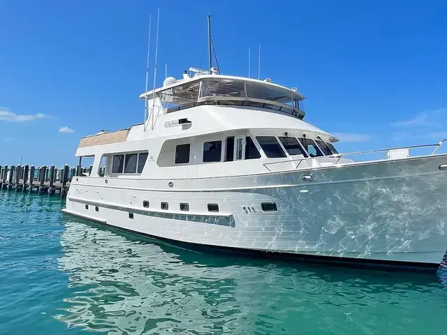 Outer Reef 800 Motoryacht