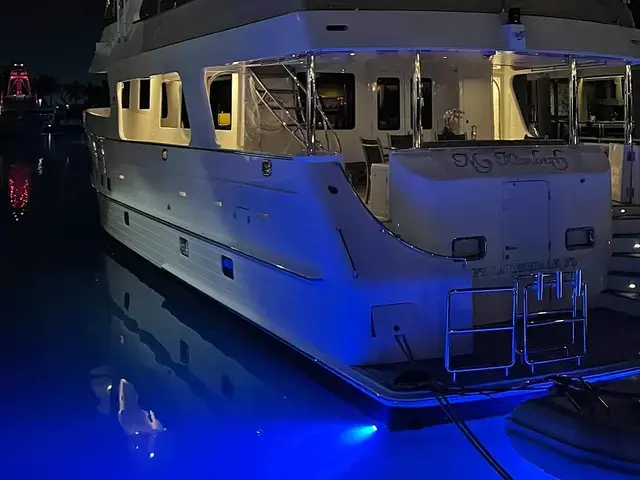 Outer Reef 800 Motoryacht