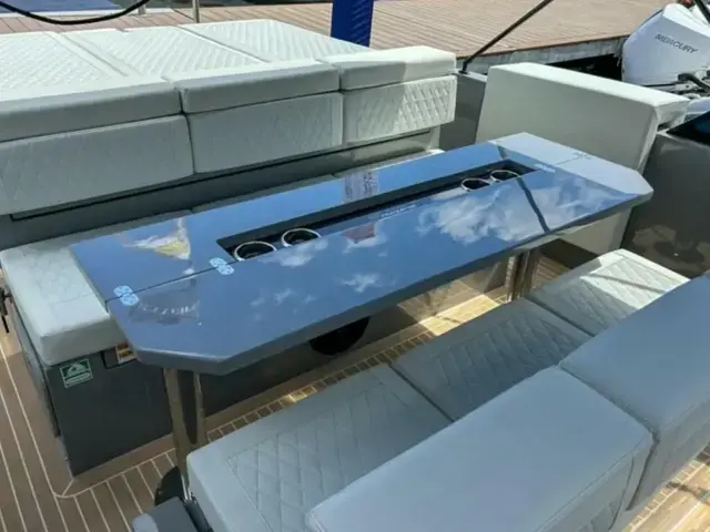 De Antonio Yachts D28 Cruiser