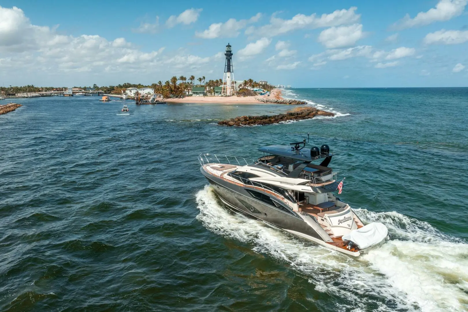 2016 Marquis 660 sport yacht