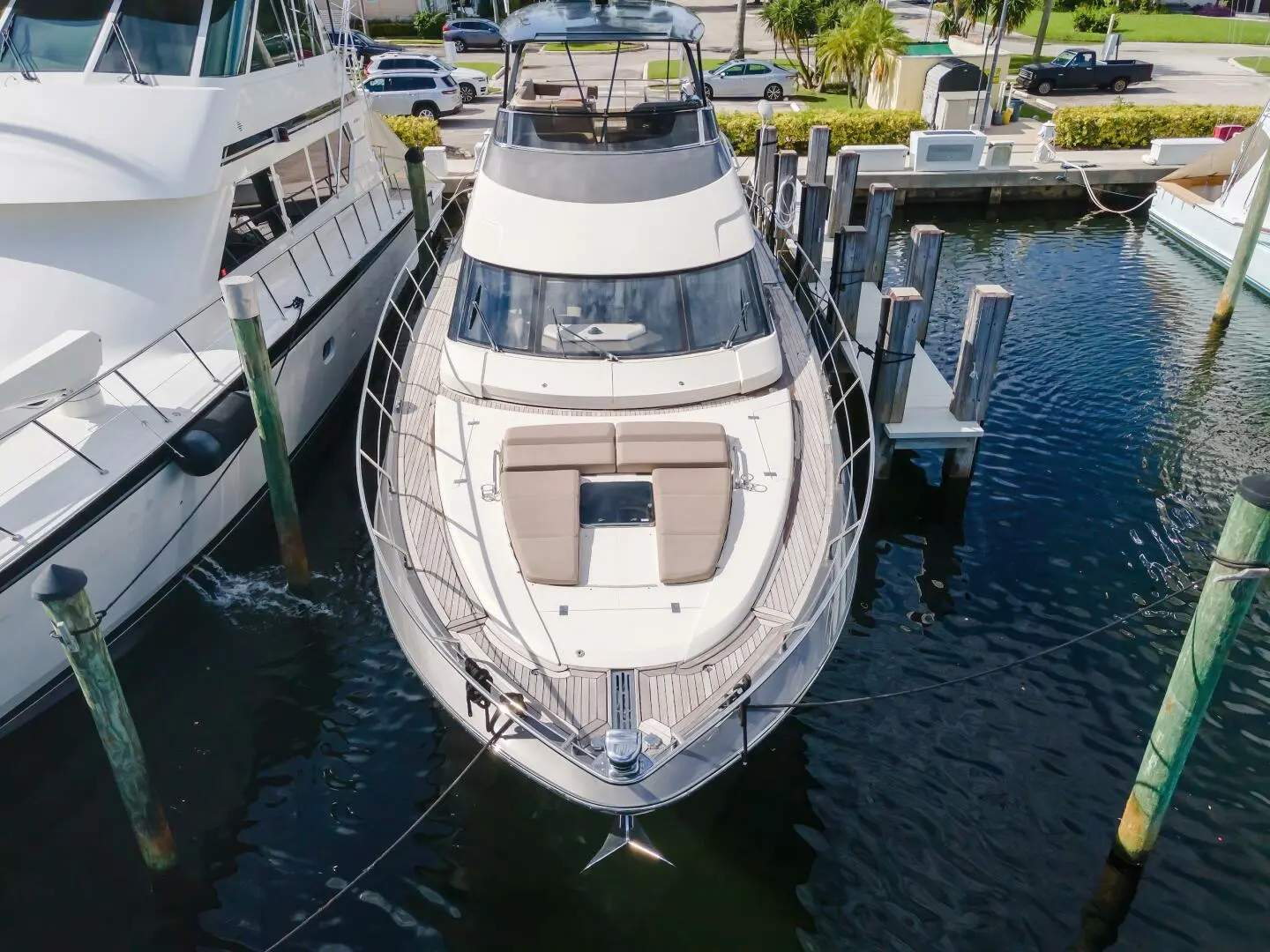 2016 Marquis 660 sport yacht