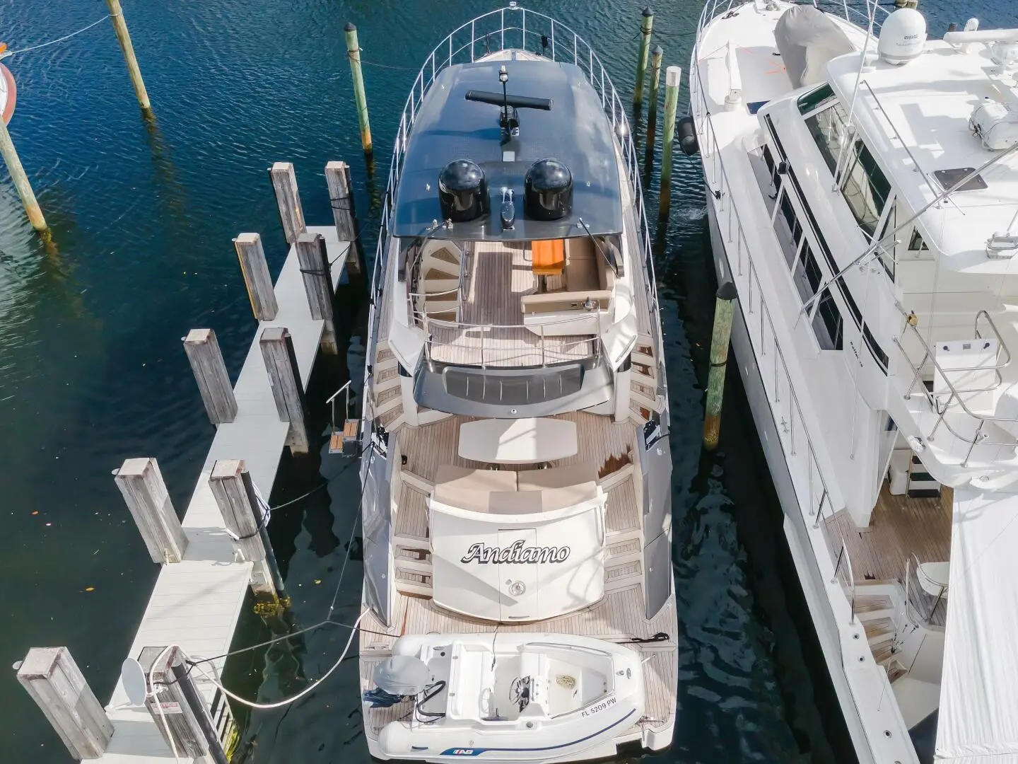 2016 Marquis 660 sport yacht