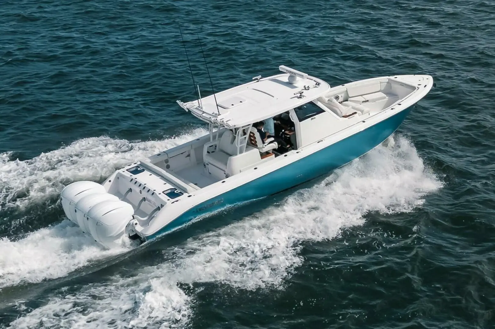 2022 Everglades Boats 395 cc