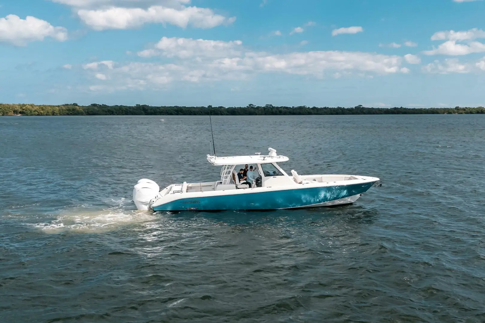 2022 Everglades Boats 395 cc