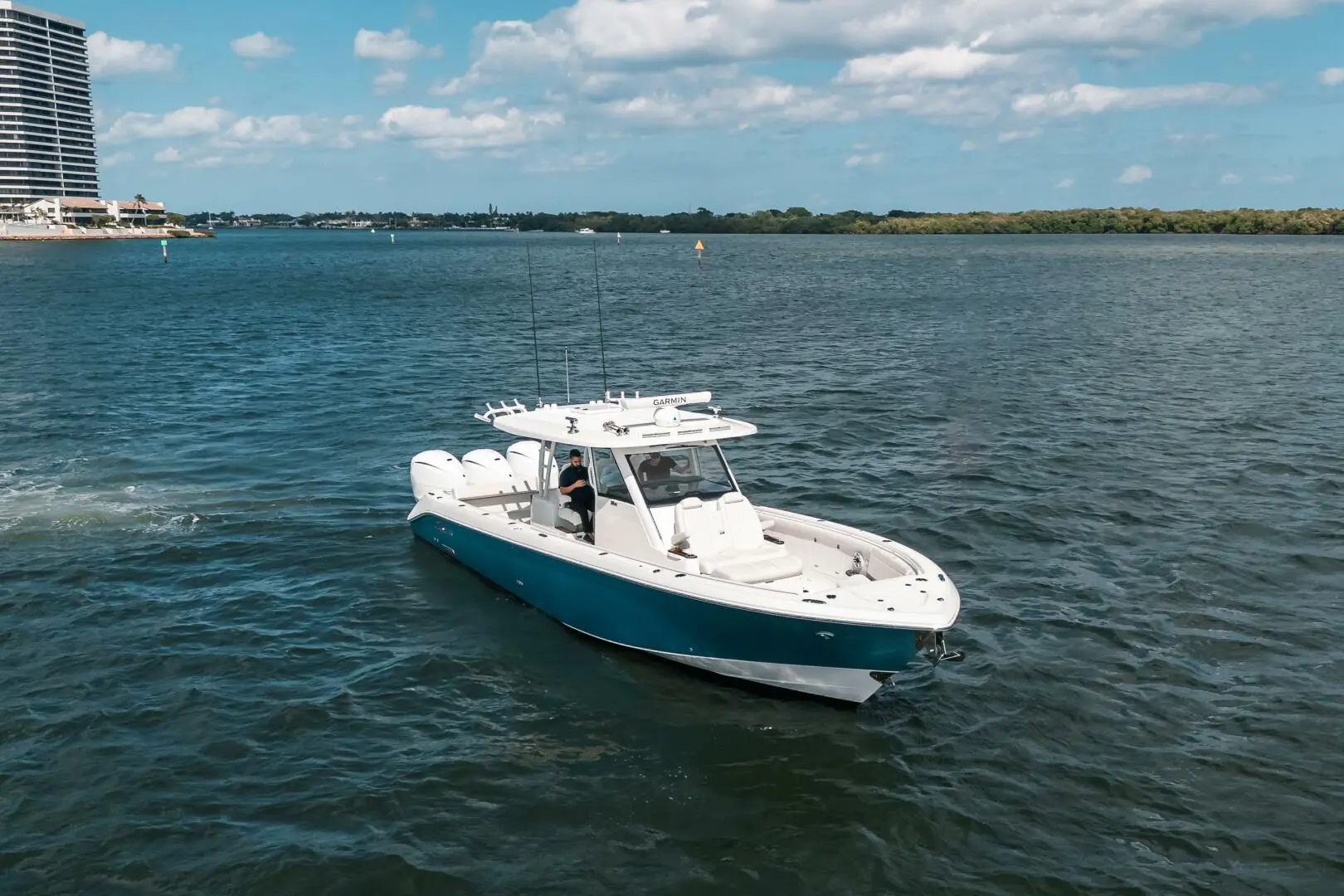 2022 Everglades Boats 395 cc