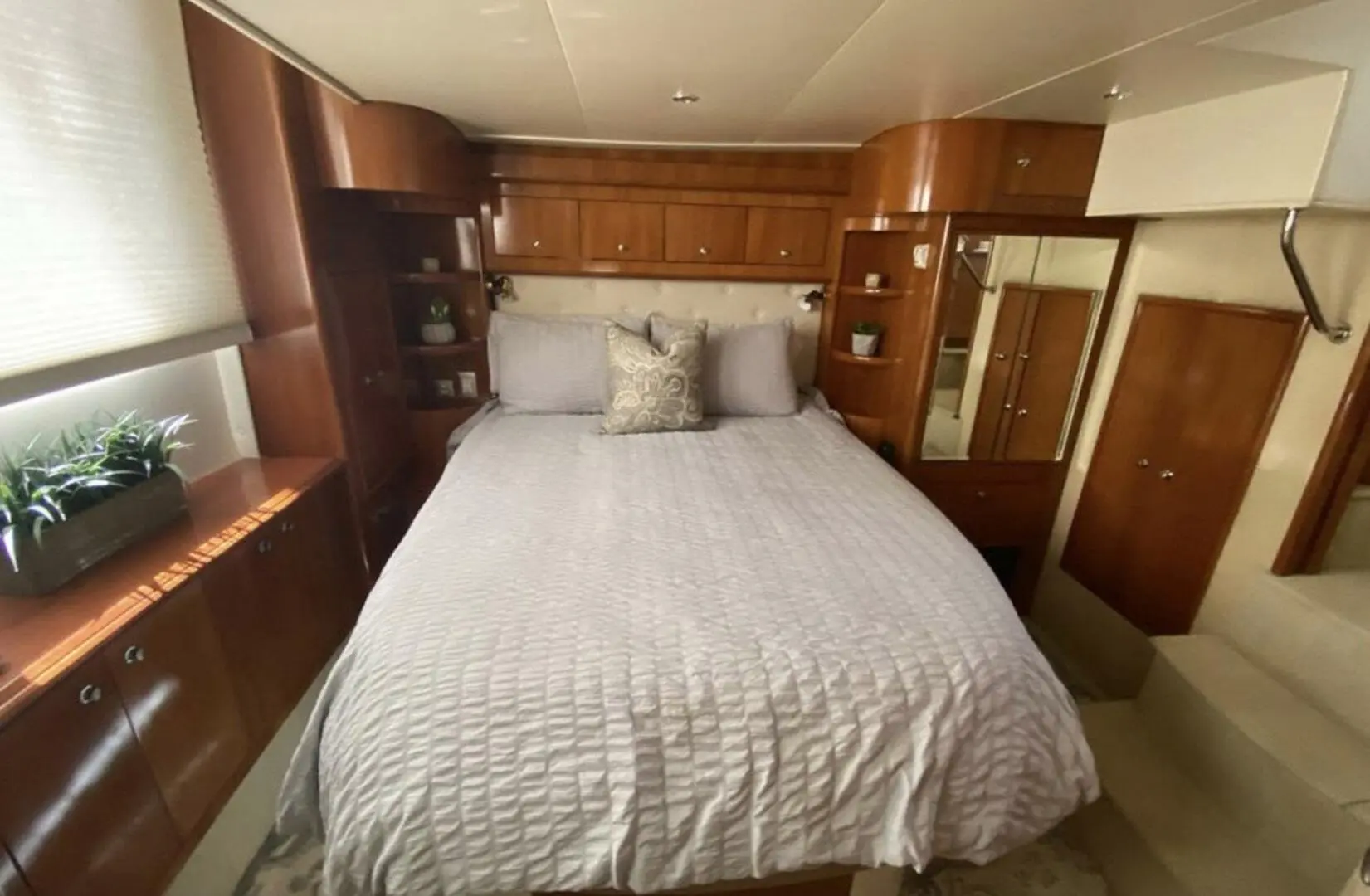 2006 Carver 43 motor yacht