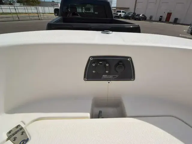 Boston Whaler 180 Dauntless