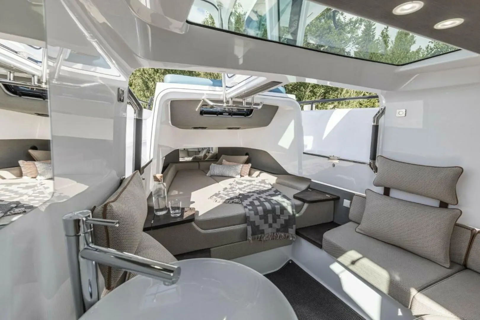 2024 Axopar 37xc cross cabin