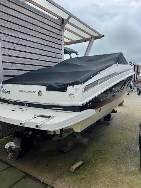 2015 Bayliner 742