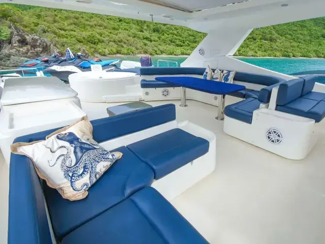 Ferretti Yachts 881