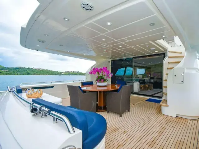 Ferretti Yachts 881