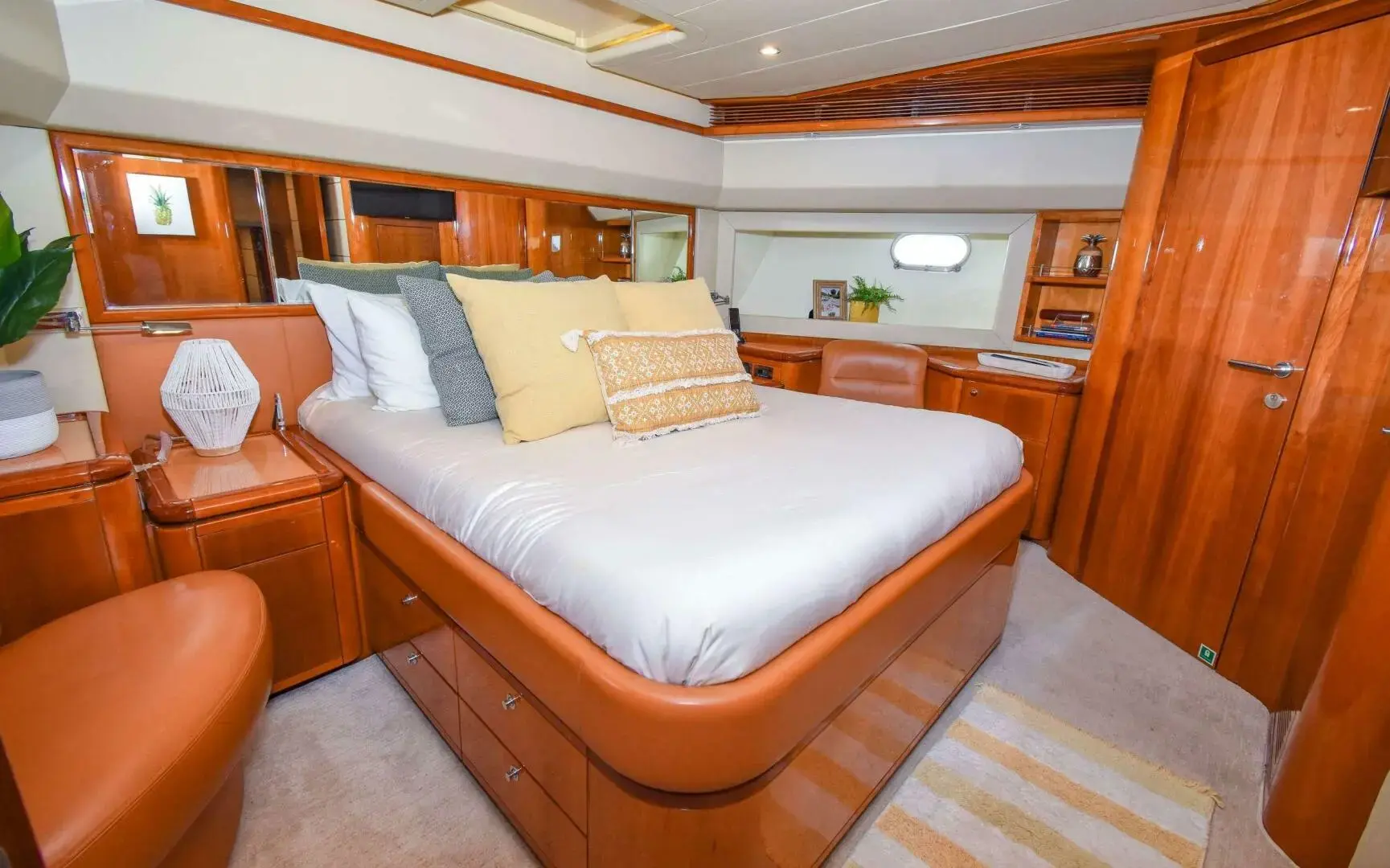 2006 Ferretti 881