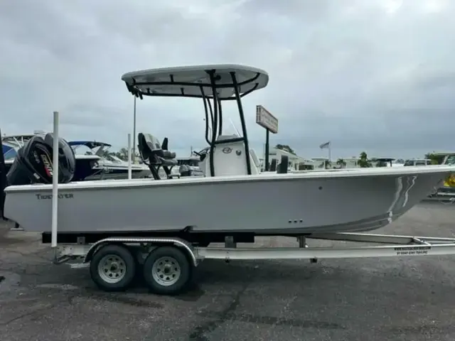 Tidewater Boats 2300 carolina bay