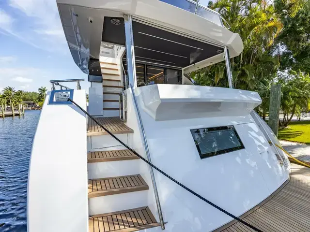 Astondoa Flybridge 66