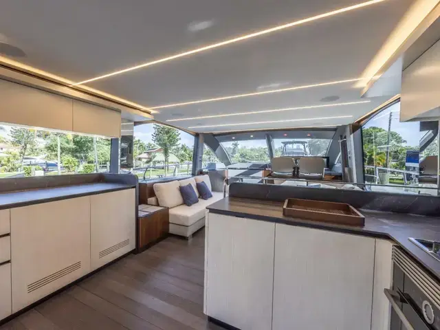 Astondoa Flybridge 66