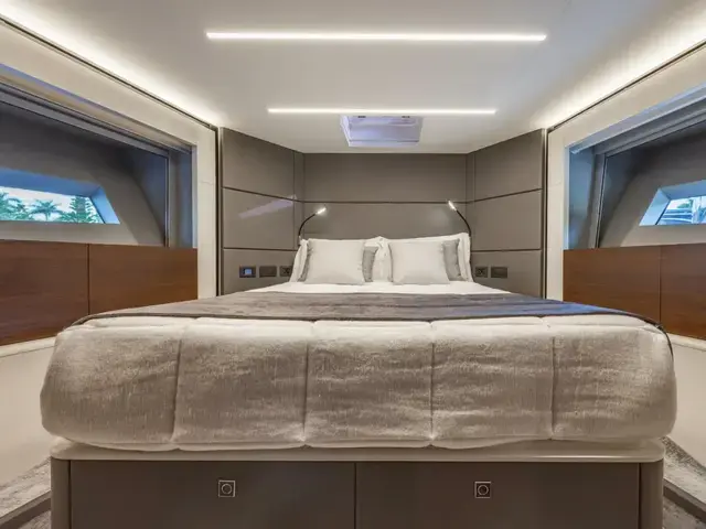 Astondoa Flybridge 66