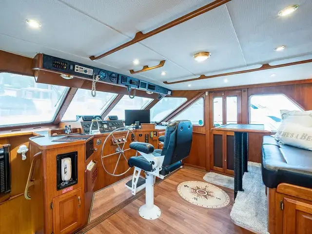 Tollycraft Pilothouse