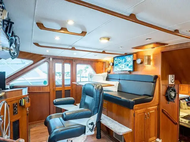 Tollycraft Pilothouse