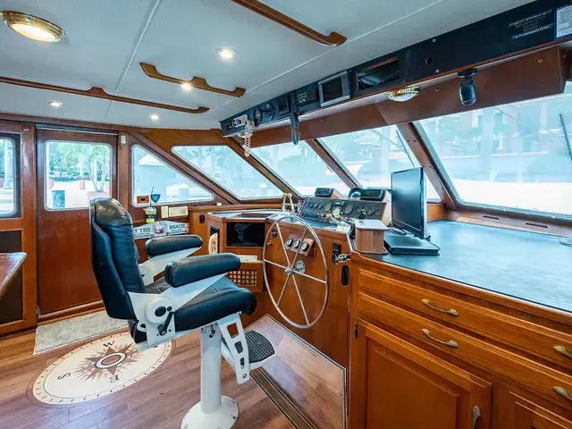 Tollycraft Pilothouse