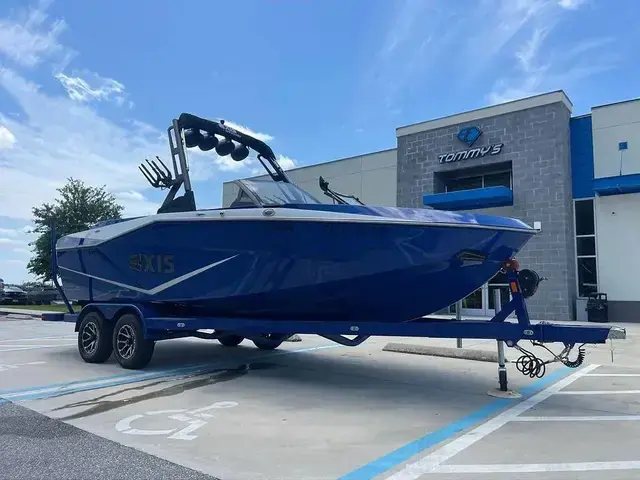 Axis Boats T220