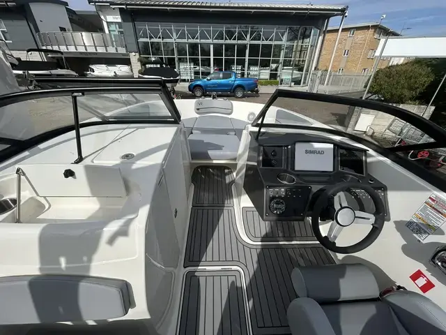 Bayliner Vr6