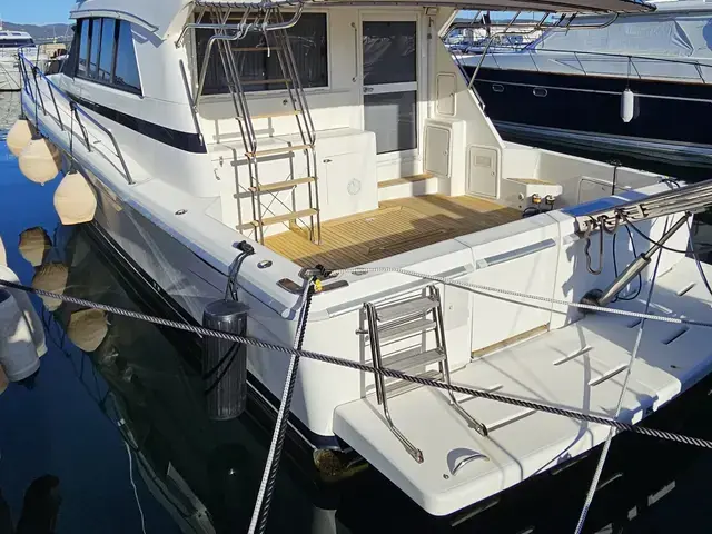 Riviera 43