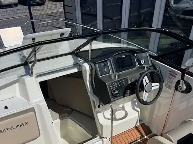 Bayliner VR5 Out board