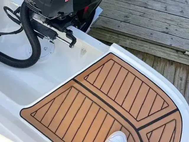 Bayliner VR5 Out board