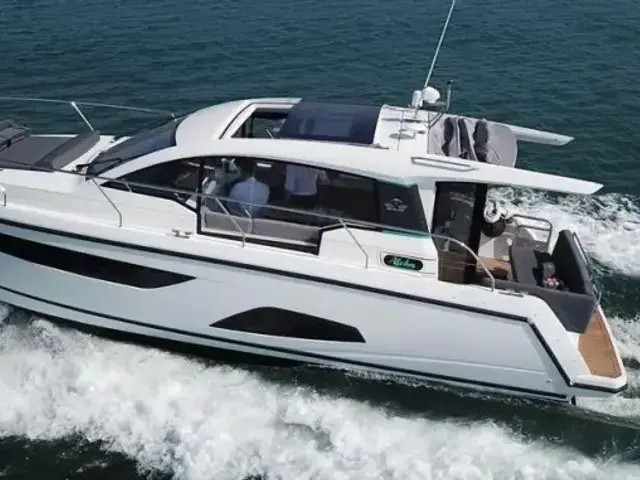 Sealine C 330