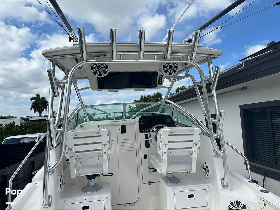 2002 Robalo r235