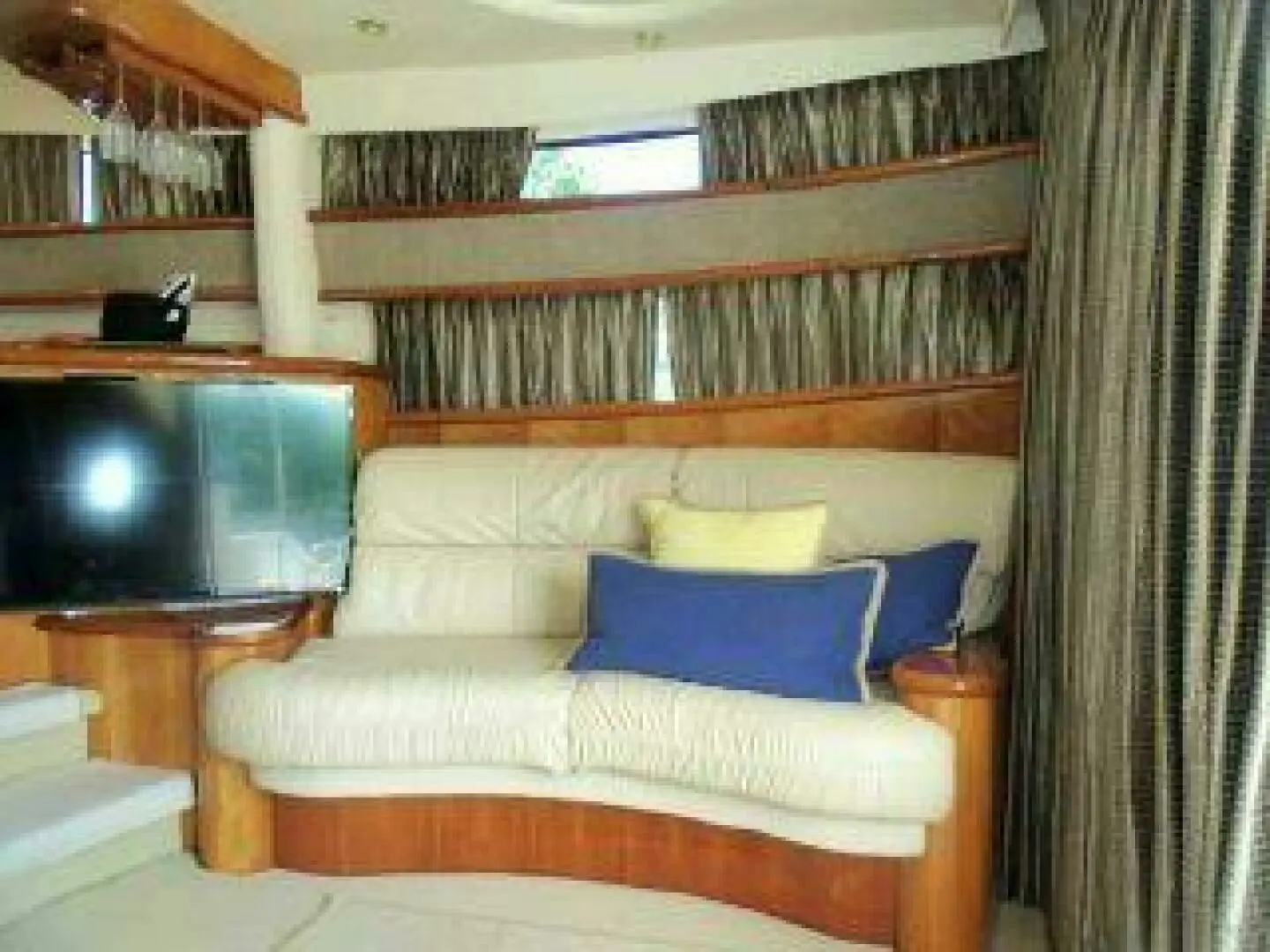 2004 Neptunus flybridge motor yacht