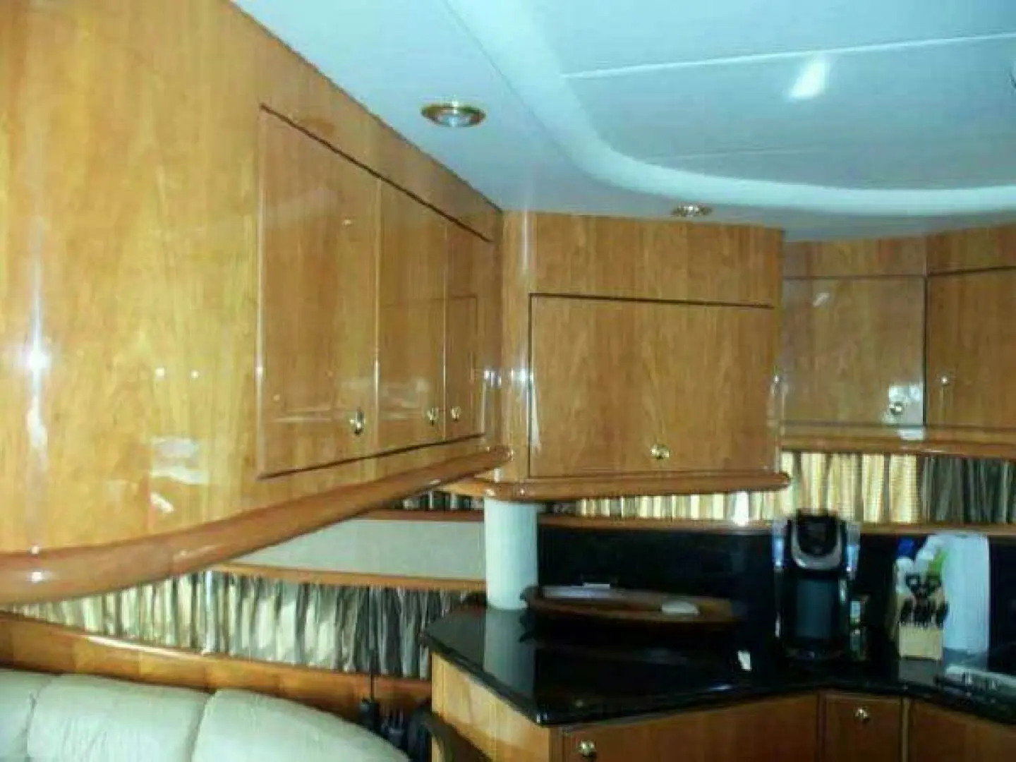 2004 Neptunus flybridge motor yacht