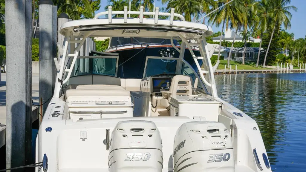 2016 Boston Whaler 32