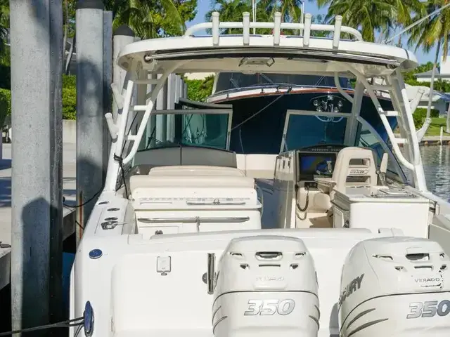 Boston Whaler 32