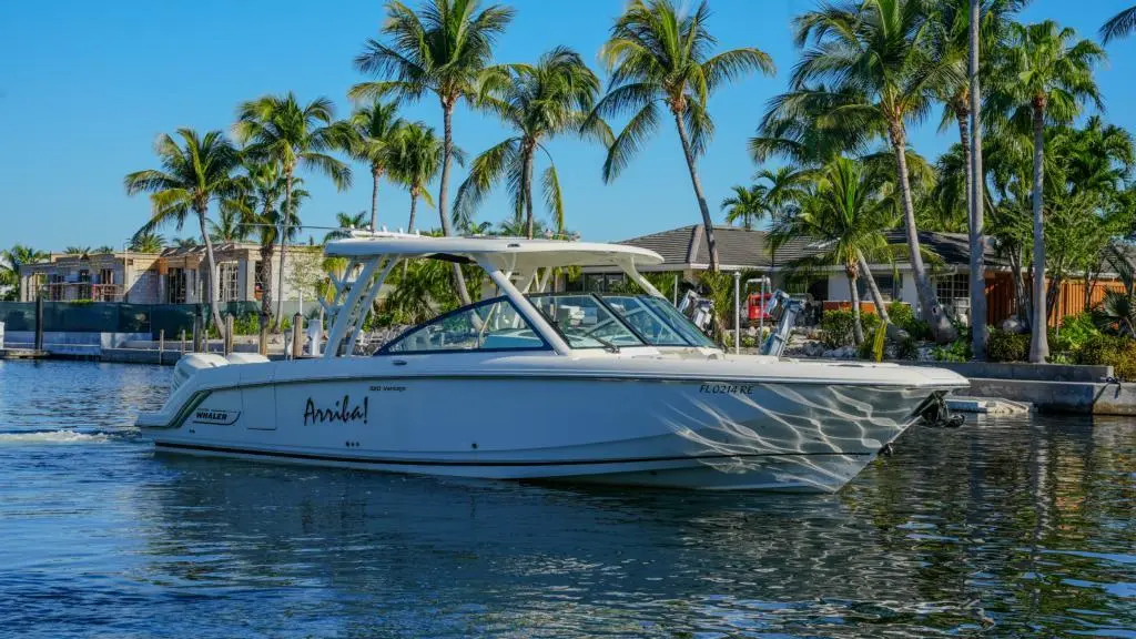 2016 Boston Whaler 32