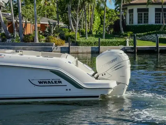 Boston Whaler 32