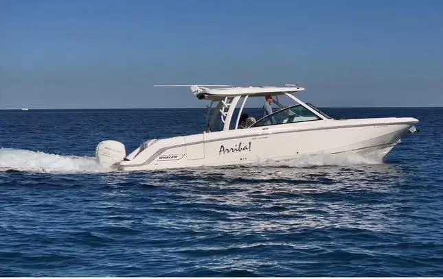 2016 Boston Whaler 32