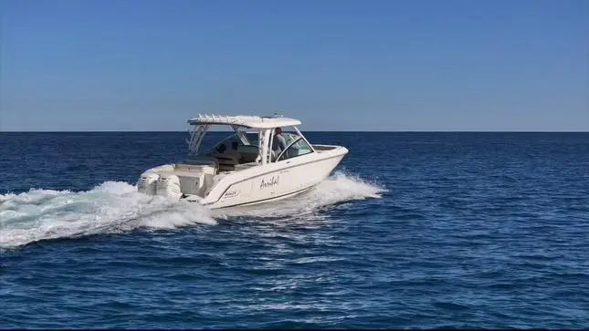 2016 Boston Whaler 32