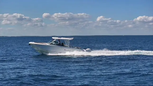 2016 Boston Whaler 32