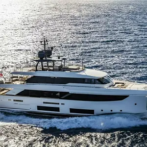 2019 Custom Line Navetta 33