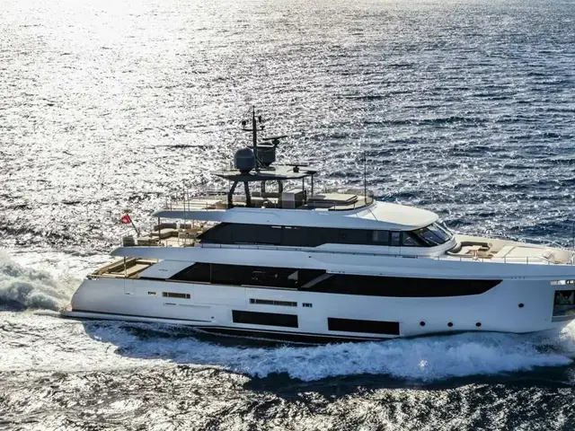 Custom Line Navetta 33