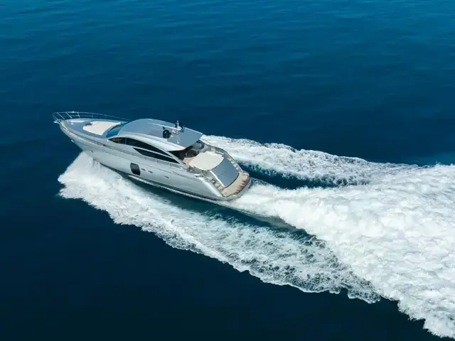 Pershing 64