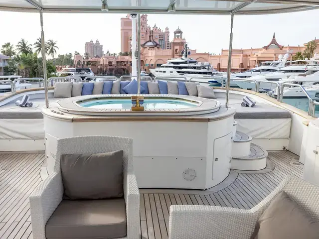 Benetti Classic 121