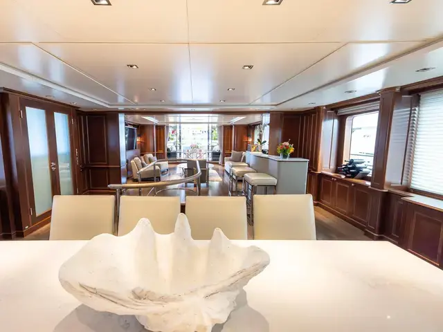 Benetti Classic 121