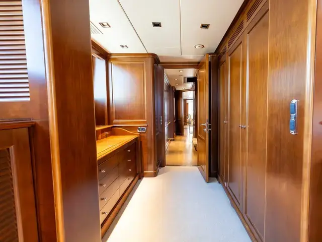 Benetti Classic 121