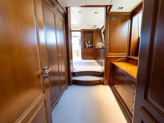 Benetti Classic 121