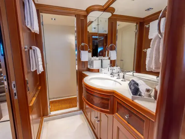 Benetti Classic 121